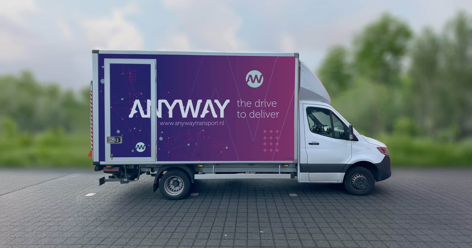 Voorbeeld_bakwagen_Belettering_anyway-transport-voor-website-lichter